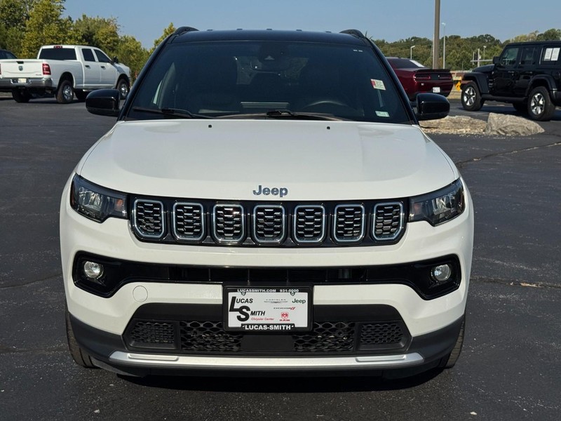 Jeep Compass Vehicle Full-screen Gallery Image 10