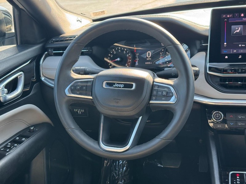 Jeep Compass Vehicle Full-screen Gallery Image 14