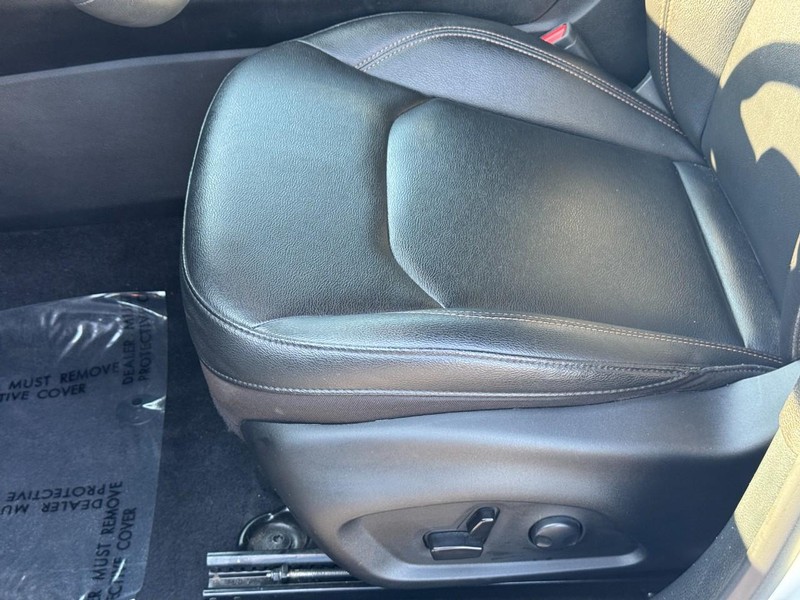 Jeep Compass Vehicle Full-screen Gallery Image 18