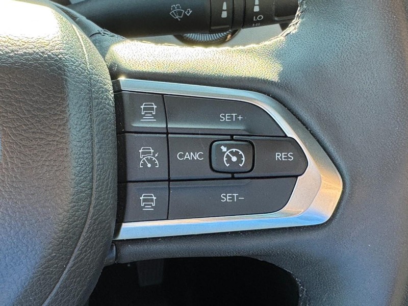 Jeep Compass Vehicle Full-screen Gallery Image 21