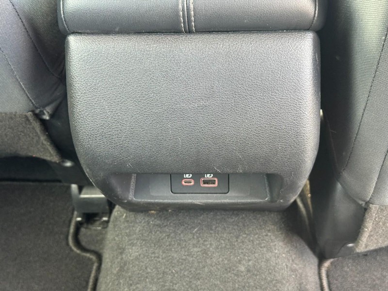 Nissan Altima Vehicle Full-screen Gallery Image 12