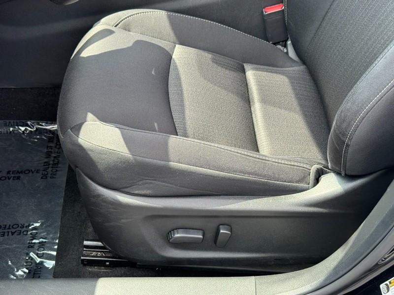 Nissan Altima Vehicle Full-screen Gallery Image 18