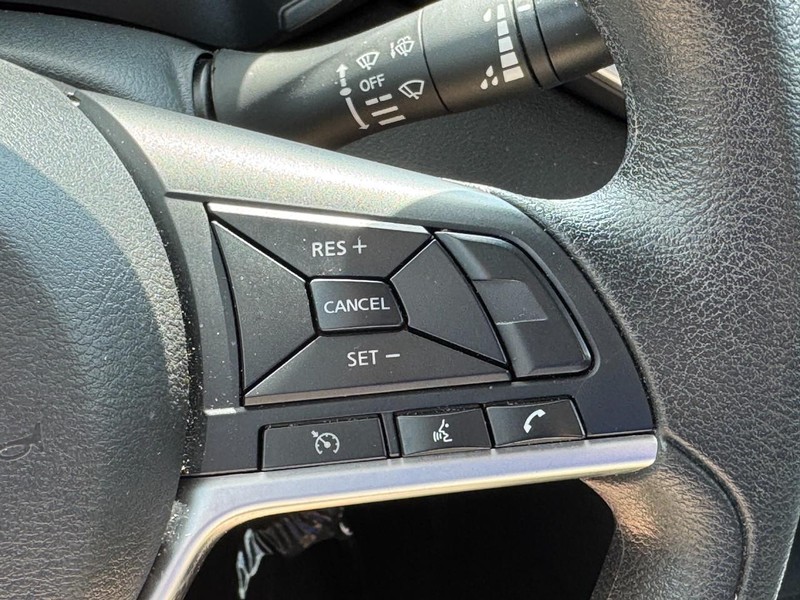 Nissan Altima Vehicle Full-screen Gallery Image 21