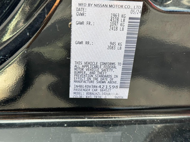 Nissan Altima Vehicle Full-screen Gallery Image 25