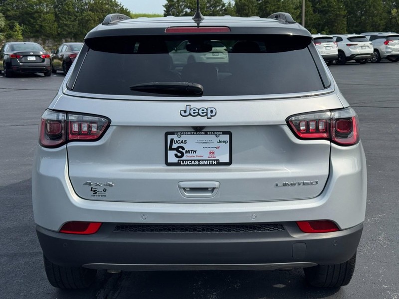 Jeep Compass Vehicle Full-screen Gallery Image 4