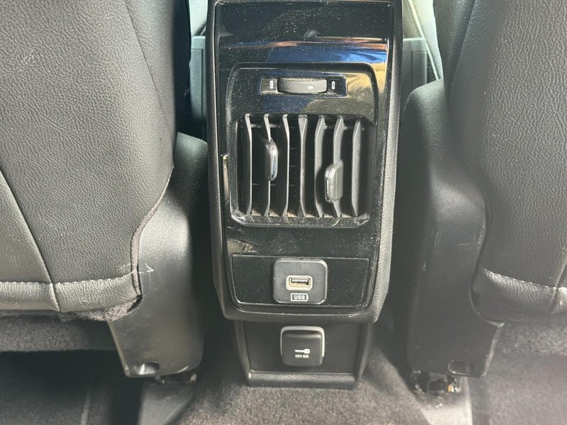 Jeep Compass Vehicle Full-screen Gallery Image 12