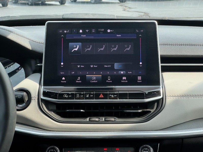 Jeep Compass Vehicle Full-screen Gallery Image 15