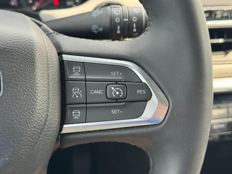 Jeep Compass Vehicle Full-screen Gallery Image 21