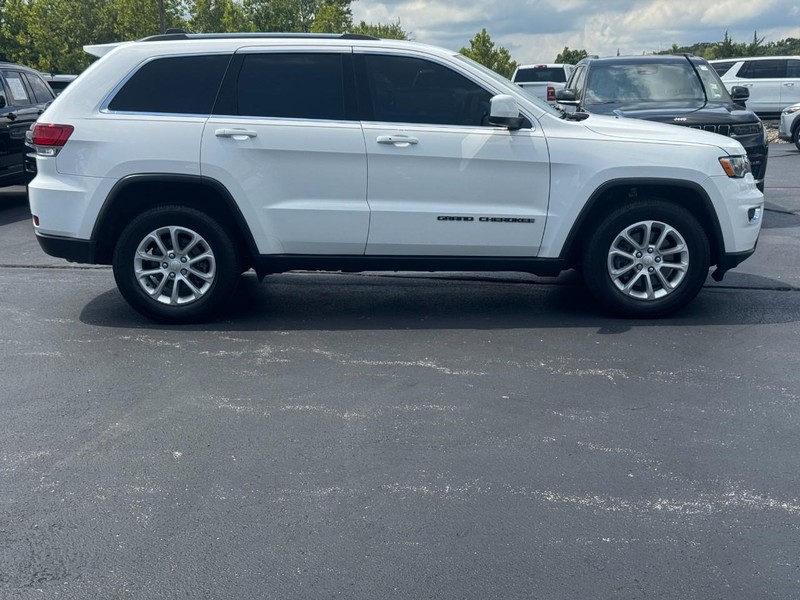 Jeep Grand Cherokee Vehicle Full-screen Gallery Image 2