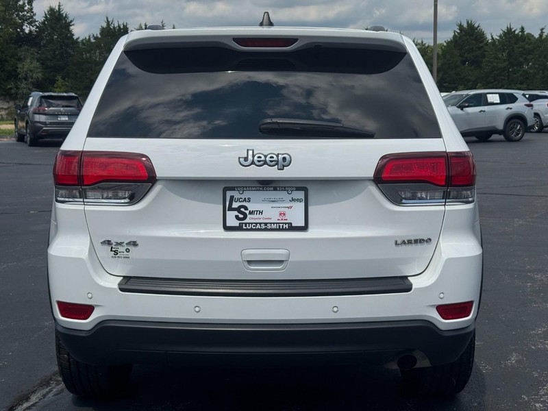 Jeep Grand Cherokee Vehicle Full-screen Gallery Image 4