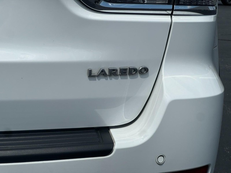Jeep Grand Cherokee Vehicle Full-screen Gallery Image 5