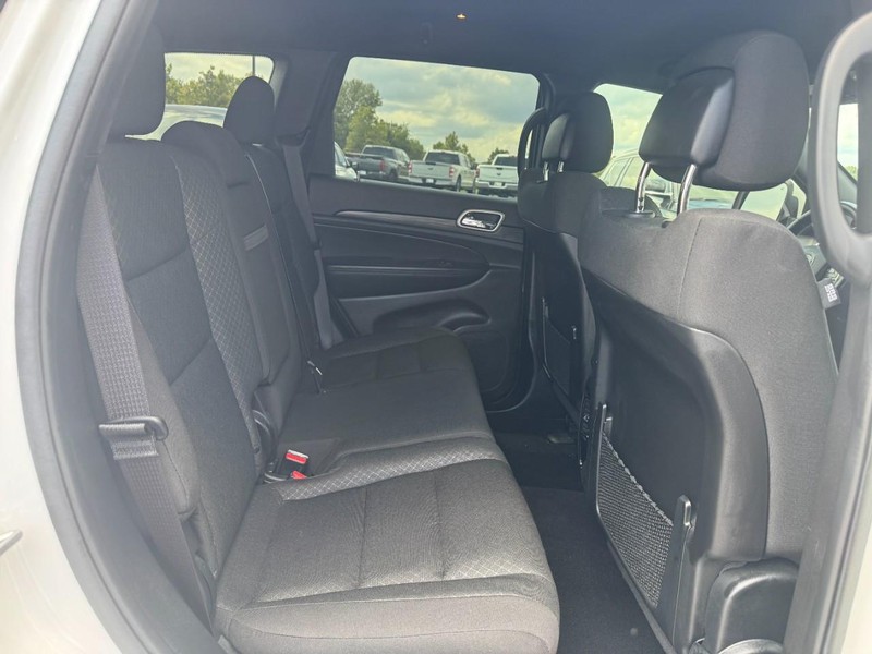 Jeep Grand Cherokee Vehicle Full-screen Gallery Image 11