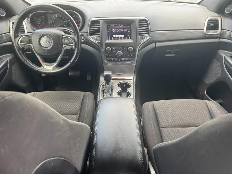 Jeep Grand Cherokee Vehicle Full-screen Gallery Image 13