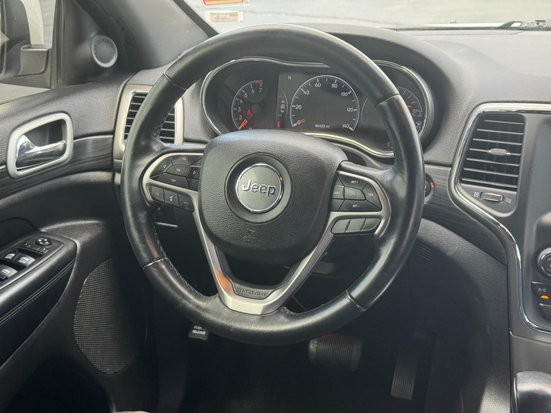 Jeep Grand Cherokee Vehicle Full-screen Gallery Image 14