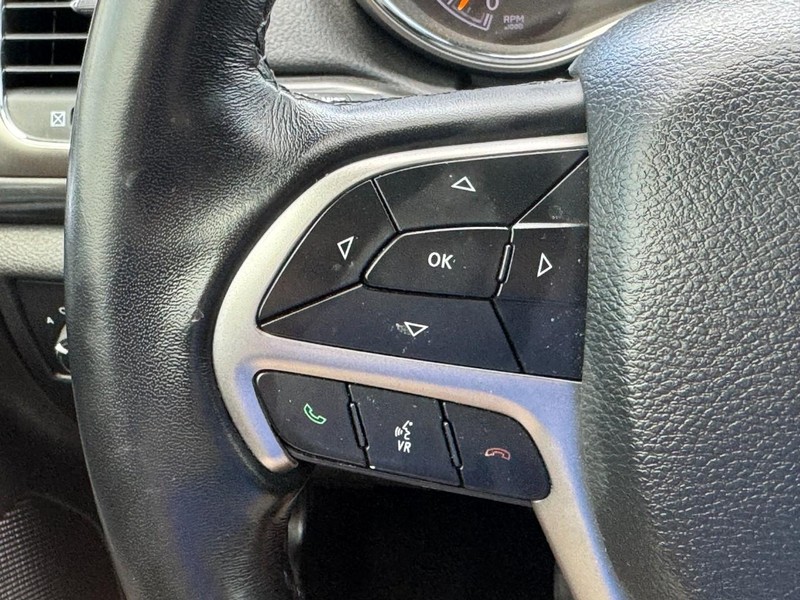 Jeep Grand Cherokee Vehicle Full-screen Gallery Image 20