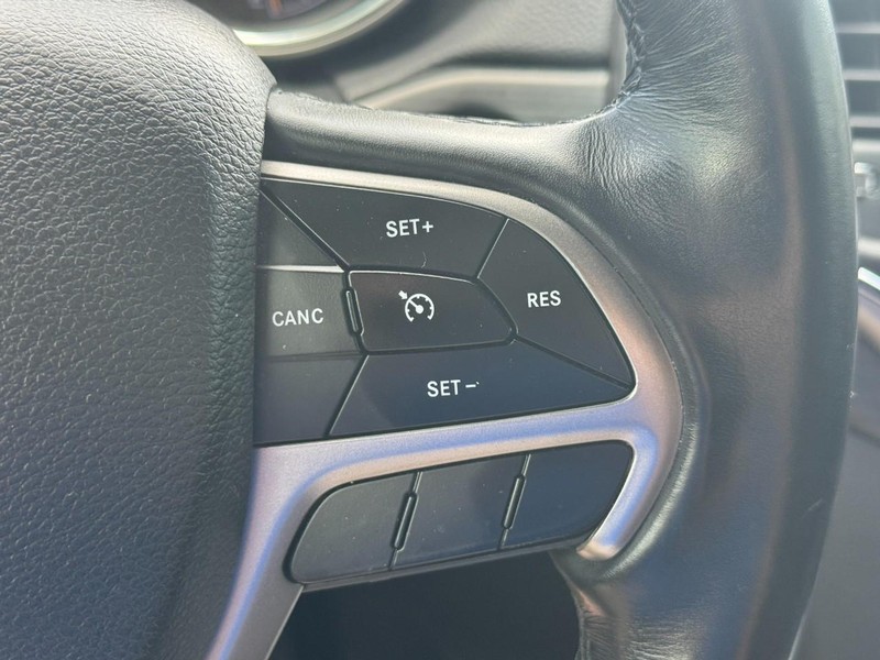 Jeep Grand Cherokee Vehicle Full-screen Gallery Image 21