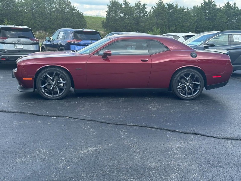 Dodge Challenger Vehicle Full-screen Gallery Image 2