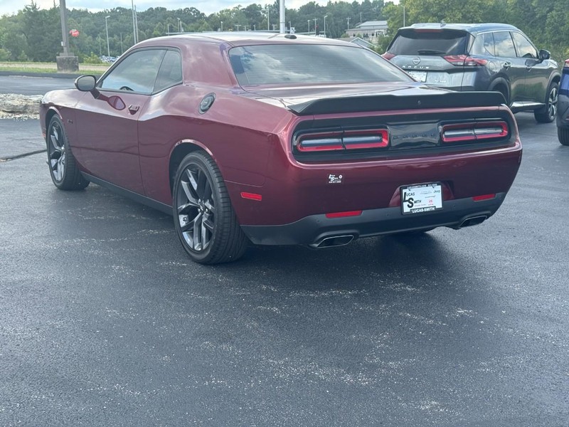 Dodge Challenger Vehicle Full-screen Gallery Image 3
