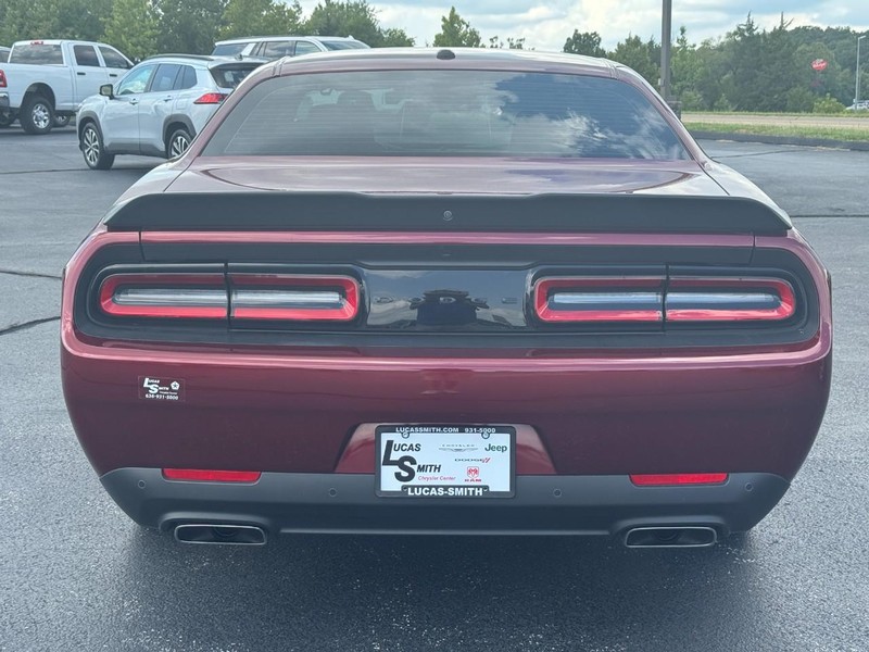 Dodge Challenger Vehicle Full-screen Gallery Image 4