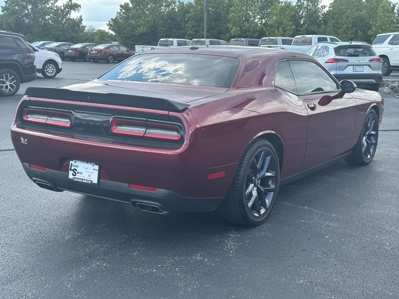 Dodge Challenger Vehicle Full-screen Gallery Image 6