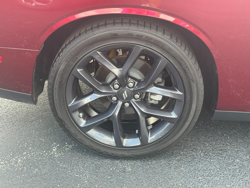 Dodge Challenger Vehicle Full-screen Gallery Image 7