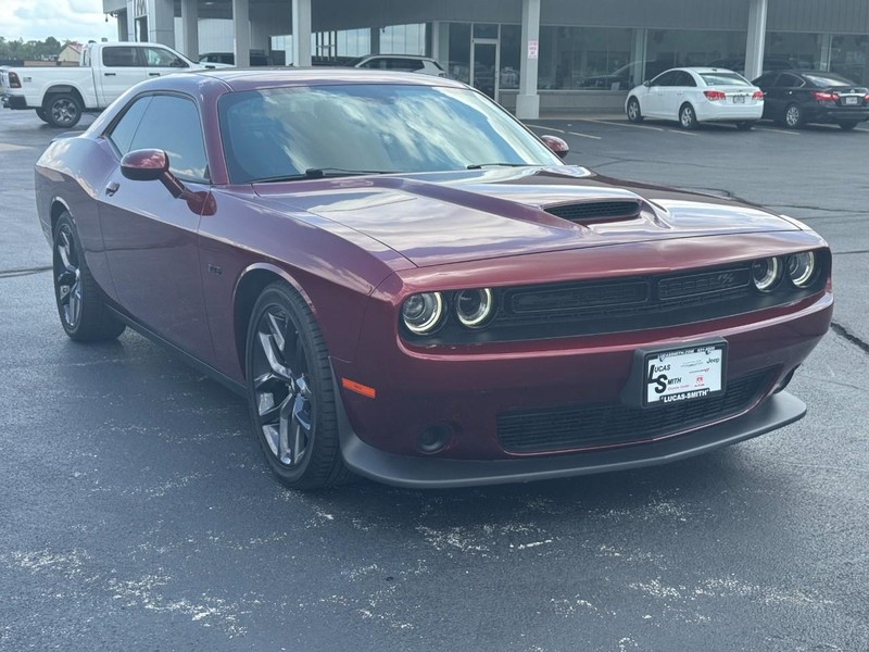 Dodge Challenger Vehicle Full-screen Gallery Image 8