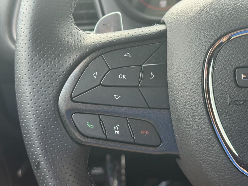 Dodge Challenger Vehicle Full-screen Gallery Image 17