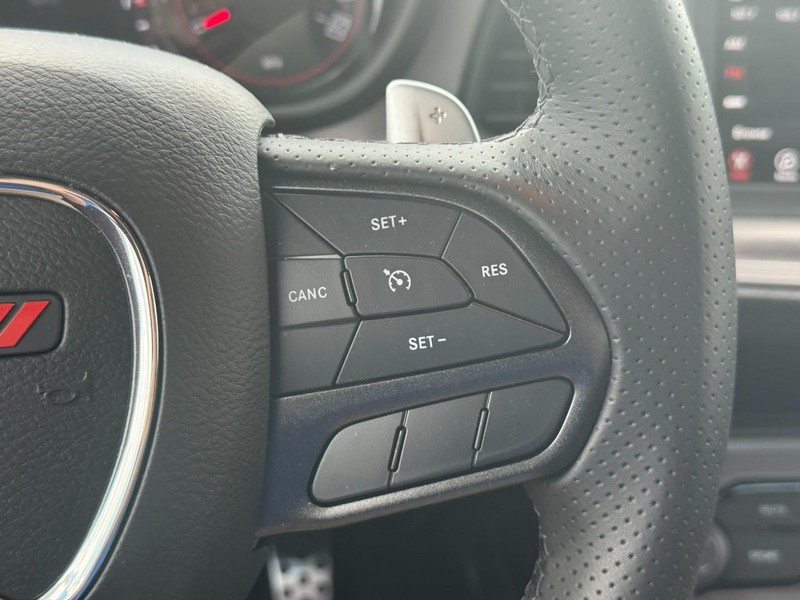 Dodge Challenger Vehicle Full-screen Gallery Image 18
