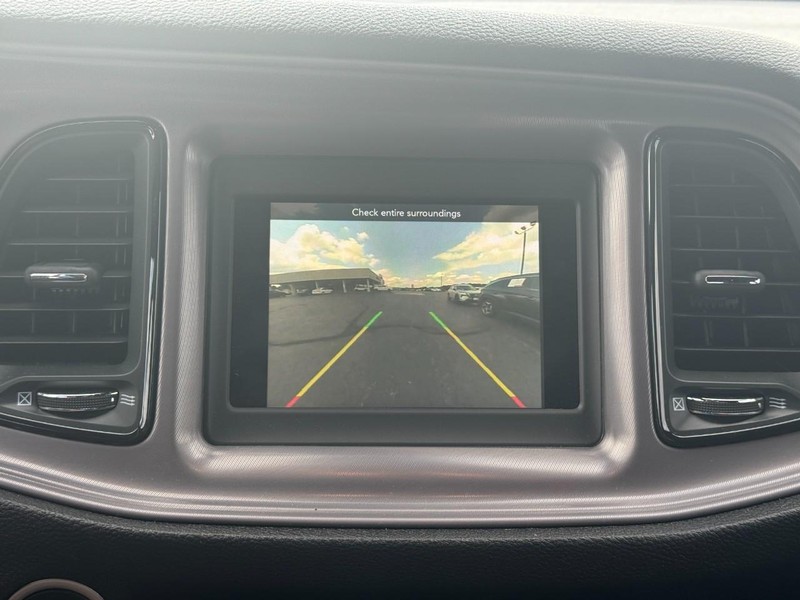 Dodge Challenger Vehicle Full-screen Gallery Image 21
