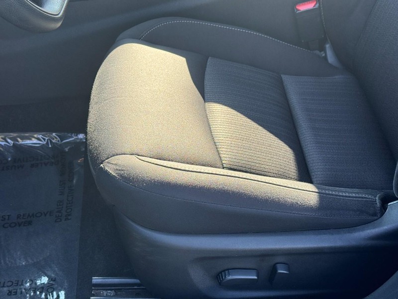 Nissan Altima Vehicle Full-screen Gallery Image 18