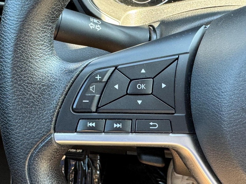 Nissan Altima Vehicle Full-screen Gallery Image 20