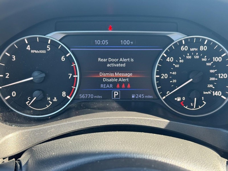 Nissan Altima Vehicle Full-screen Gallery Image 22