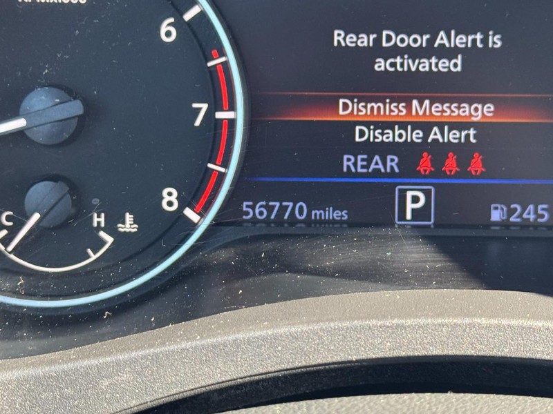 Nissan Altima Vehicle Full-screen Gallery Image 23