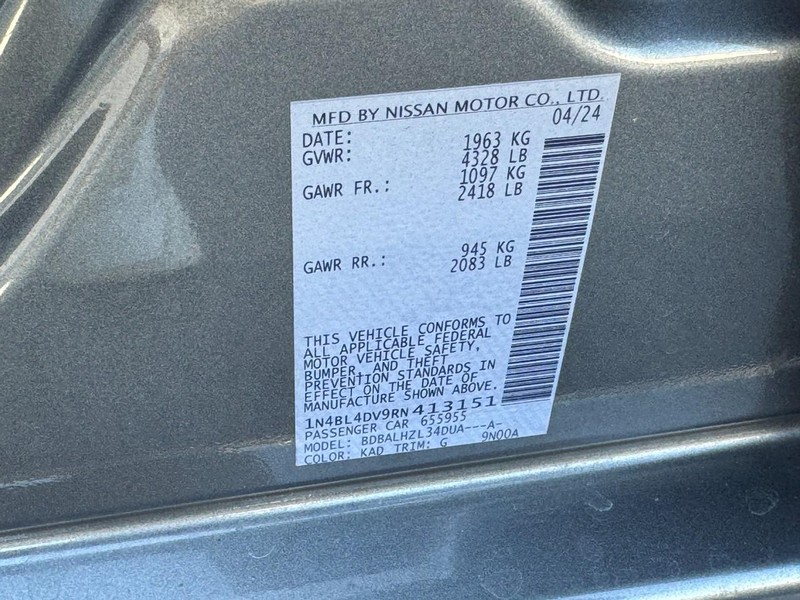 Nissan Altima Vehicle Full-screen Gallery Image 25