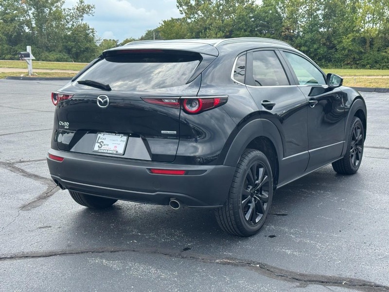 Mazda CX-30 Vehicle Full-screen Gallery Image 3