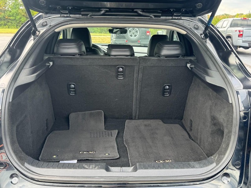 Mazda CX-30 Vehicle Full-screen Gallery Image 5