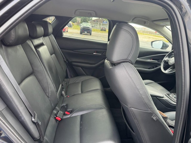 Mazda CX-30 Vehicle Full-screen Gallery Image 10