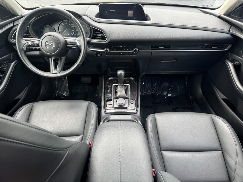 Mazda CX-30 Vehicle Full-screen Gallery Image 11