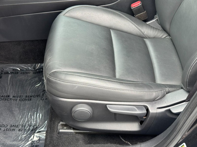 Mazda CX-30 Vehicle Full-screen Gallery Image 16