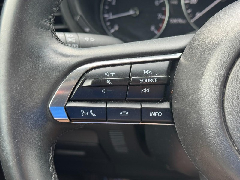 Mazda CX-30 Vehicle Full-screen Gallery Image 18