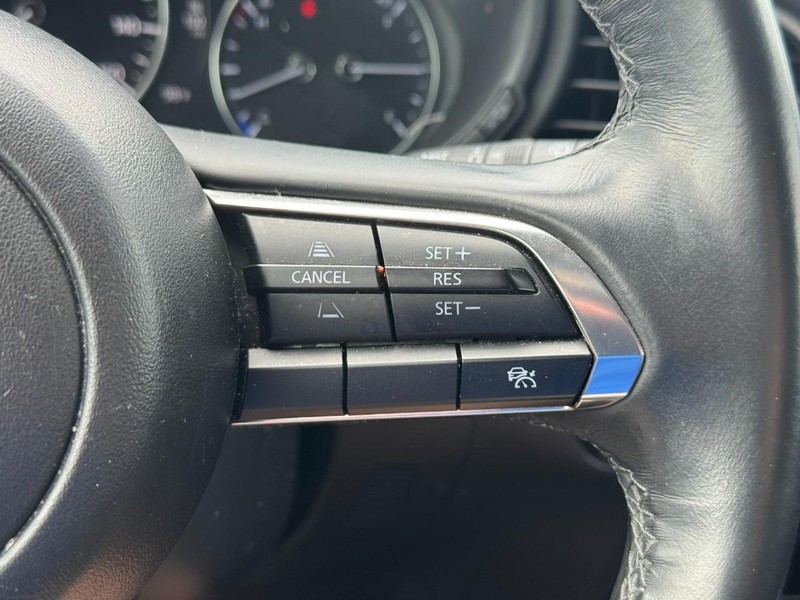 Mazda CX-30 Vehicle Full-screen Gallery Image 19