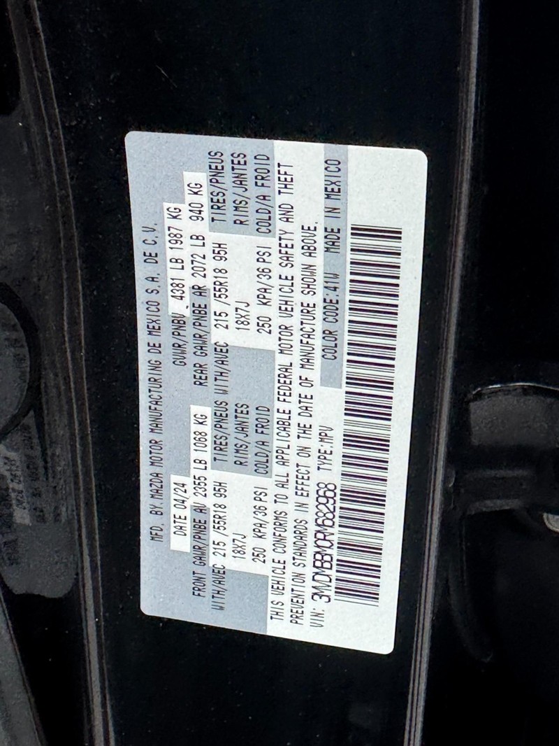 Mazda CX-30 Vehicle Full-screen Gallery Image 23