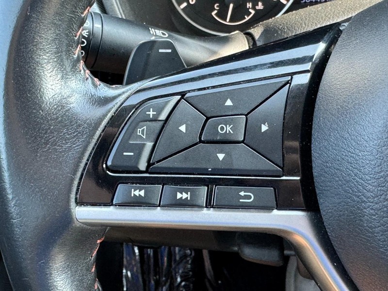Nissan Altima Vehicle Full-screen Gallery Image 19