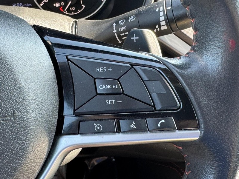 Nissan Altima Vehicle Full-screen Gallery Image 20
