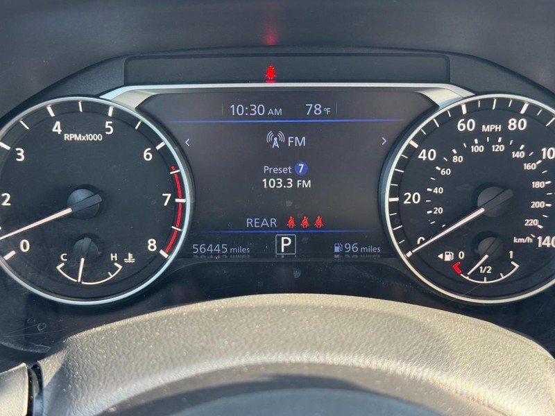Nissan Altima Vehicle Full-screen Gallery Image 21