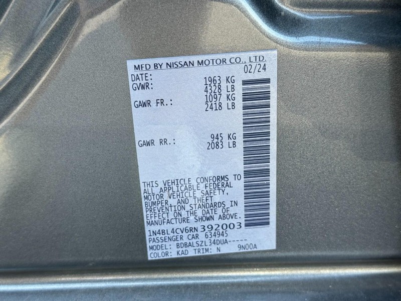 Nissan Altima Vehicle Full-screen Gallery Image 24