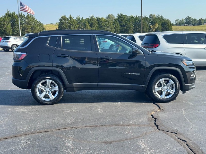 Jeep Compass Vehicle Full-screen Gallery Image 2