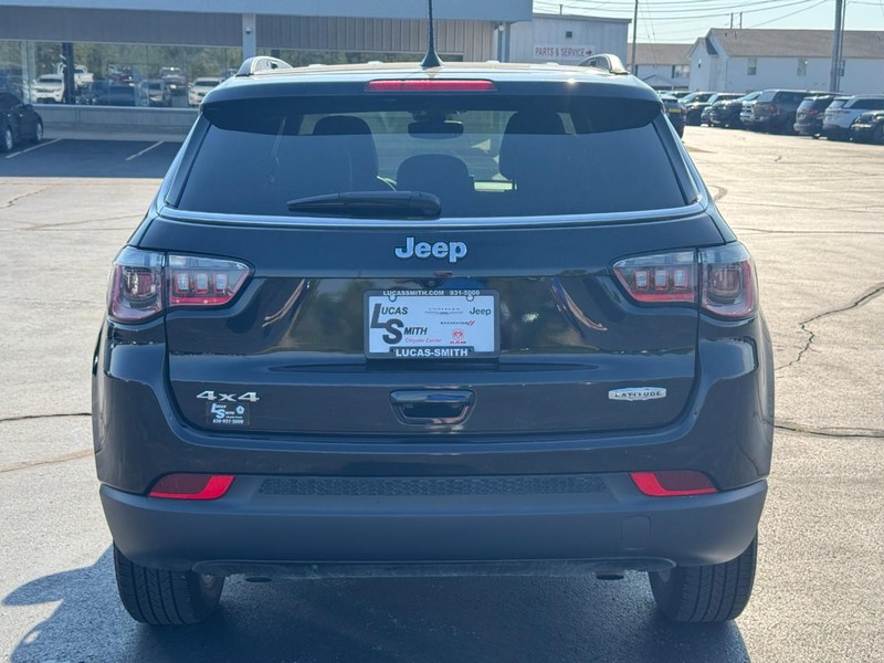 Jeep Compass Vehicle Full-screen Gallery Image 4