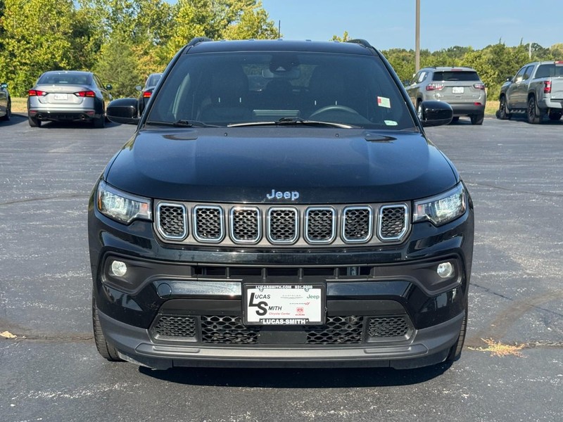 Jeep Compass Vehicle Full-screen Gallery Image 10