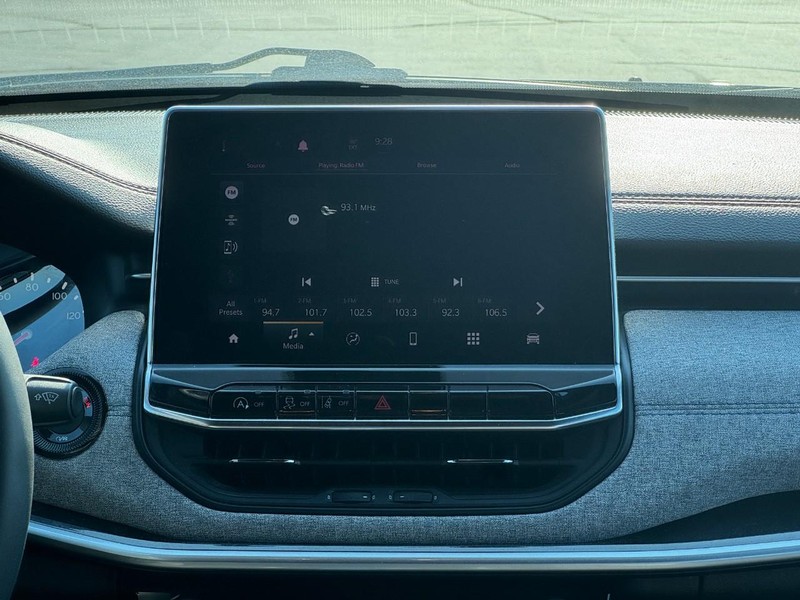 Jeep Compass Vehicle Full-screen Gallery Image 15